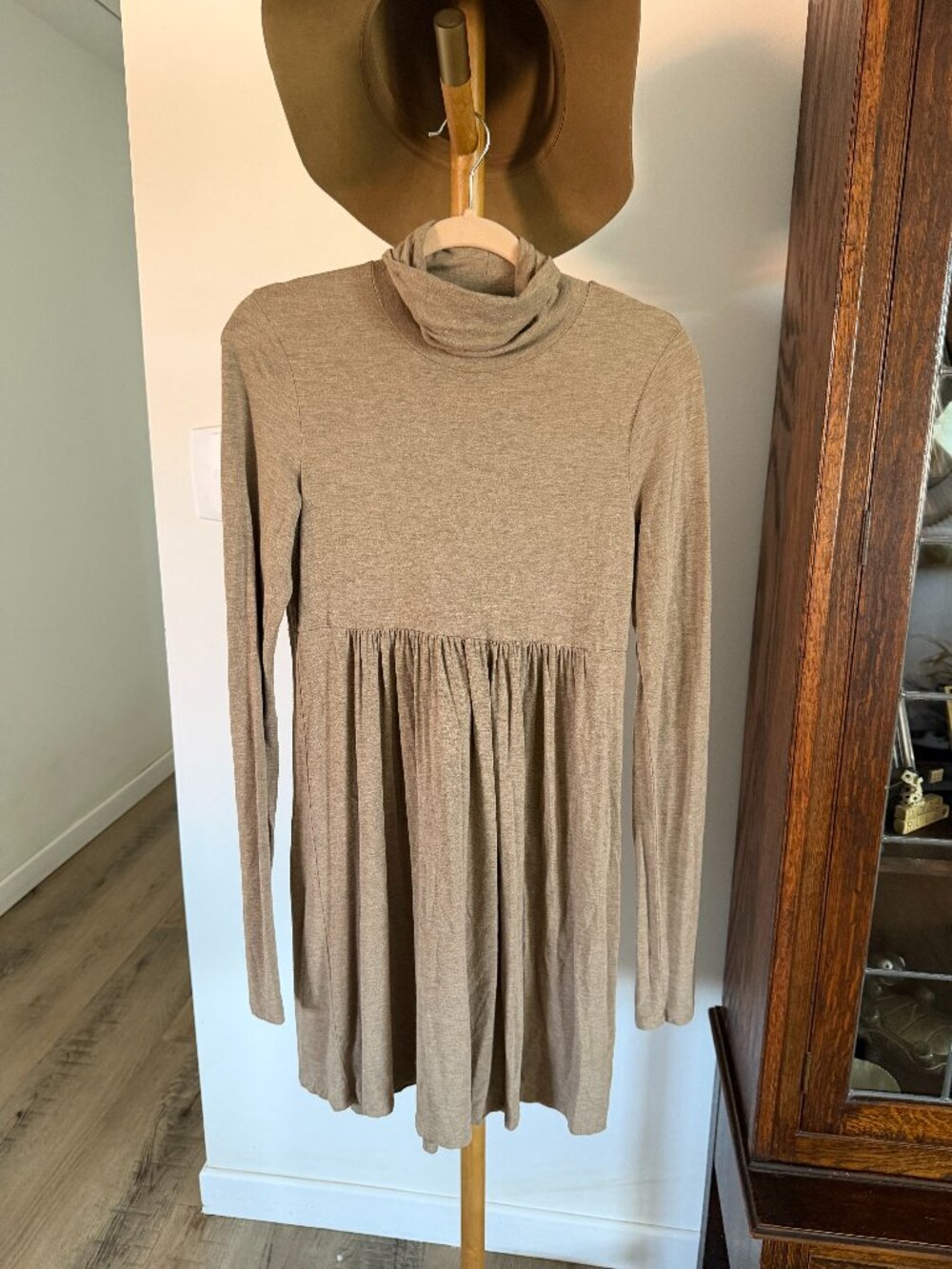 Theory short turtleneck dress size Large beige short